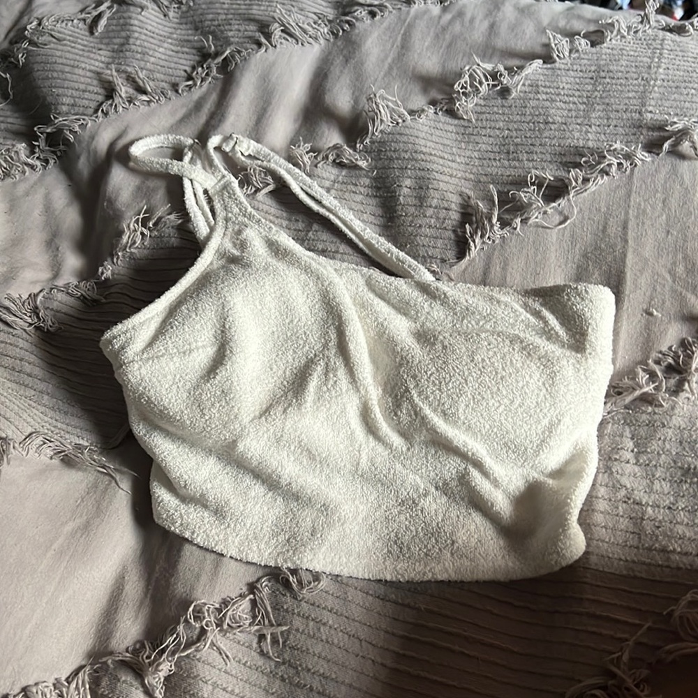 Cute PacSun crop top with one shoulder the soft tile material